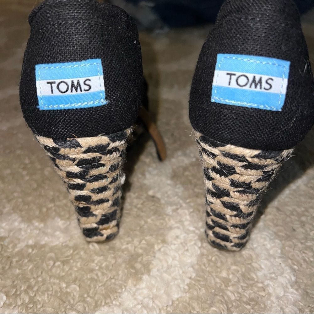 Tom’s sandals size 6.5 - Picture 4 of 5